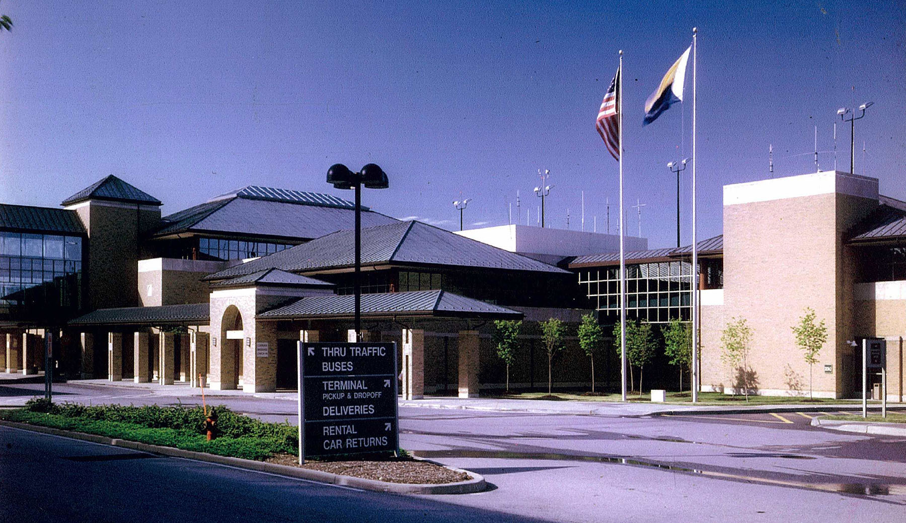 Lothrop Associates was awarded the contract to modernize the Westchester County Airport Terminal. The new 65,000 square foot terminal includes and air rescue and fire fighting building, maintenance building and parking garage.  